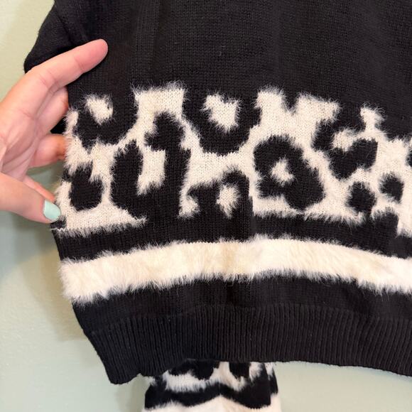 Express Crop Sweater Top Women M Knit Leopard Long Sleeves Pullover Black White - Picture 5 of 9